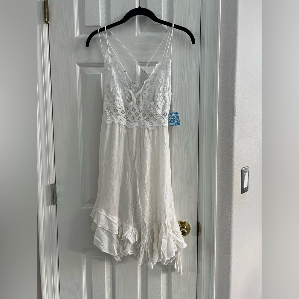 Free people Adella short white dress- size large NWT